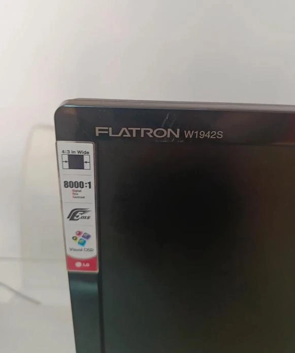 19 inch LG Flatron W1942S Monitor Black with cable, perfect condition – photo 2
